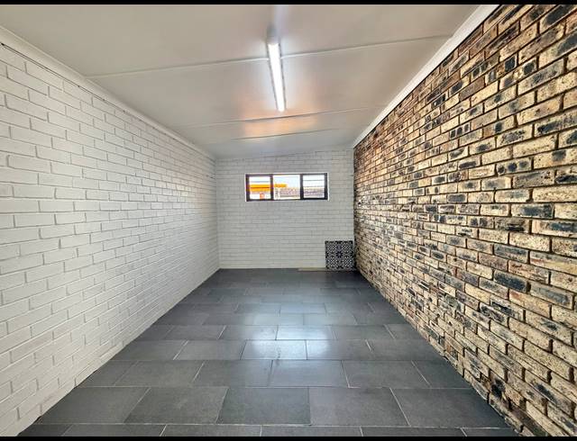 2 BEDROOM TOWNHOUSE FOR SALE IN JEFFREYS BAY CENTRAL